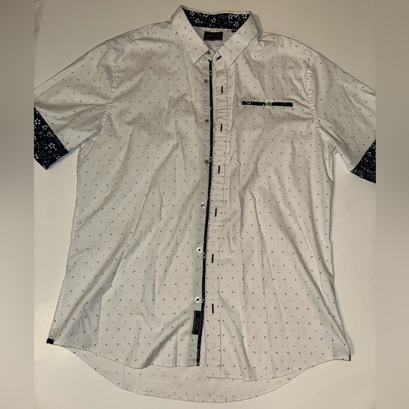 7Diamonds Men’s L White Button Down Short Sleeve Shirt Blue Buckle Exclusive - Picture 1 of 9